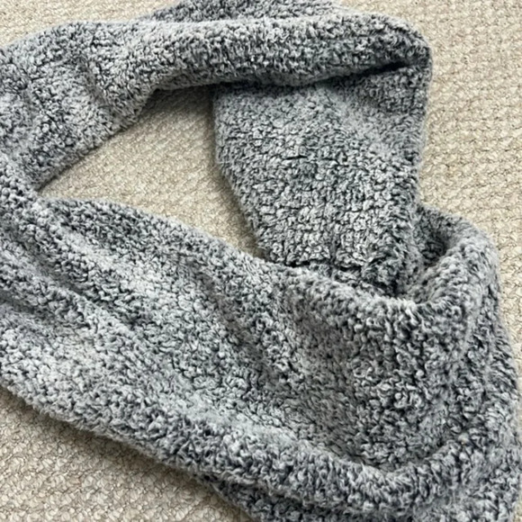 Free  people gray Sherpa plush infinity scarf - Picture 5 of 7